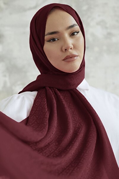 InStyle شال جاكار بنمط الهرم - أحمر كلاريت