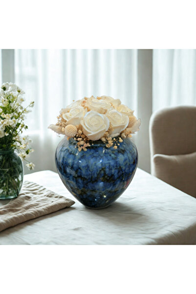 ola candles A luxurious decorative vase with wax roses scented with vanilla b...