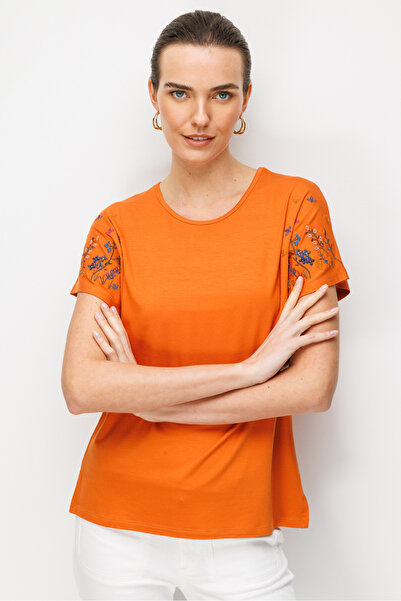 Desen Triko Γυναικείο μπλουζάκι με κέντημα σε λαιμόκοψη O, με χαμηλά μανίκια,...