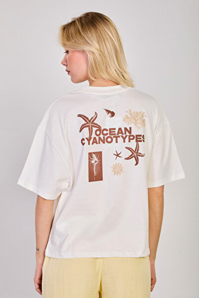 BARRELS AND OIL Дамска тениска с цианотипия на гърба - екрю