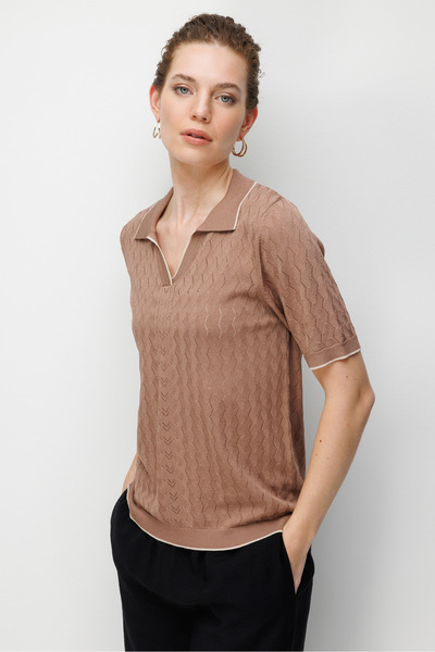 Desen Triko Γυναικεία πλεκτή μπλούζα με λεπτή διάτρητη λαιμόκοψη πόλο, χρώμα ...