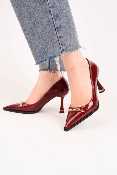 ESATSANİ Bordo Rugan Gold Toka Detaylı Sivri Burun 9 cm Topuklu Rara Stiletto...