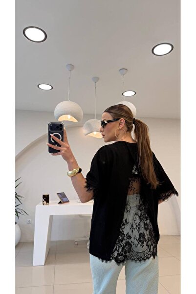 LOKADI Μπλουζάκι με σχέδιο στην πλάτη Με λεπτομέρεια ανοίγματος Δαντέλα συνδυ...