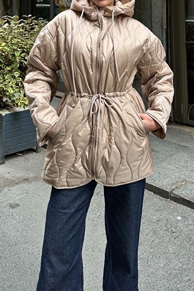 Kıyafetto Kadın camel Kapitone Kapüşonlu Beli Bağcıklı şişme Mont HSZ024