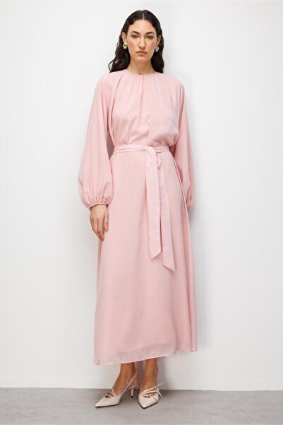 Mizalle Pudra Balon Kollu Kuşaklı Pembe Maksi Şifon Elbise