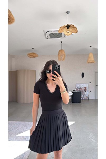 Buket Teke تنورة سوداء مطوي