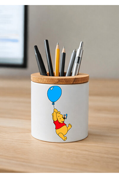 Eylül Design حامل أقلام سيراميك ويني ذا بوه مطبوع مع تفاصيل خشبية لسطح المكتب