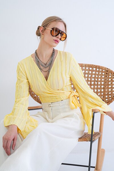 Trend Alaçatı Stili بلوزة نسائية صفراء بأزرار على الجهتين ياقة اسبانية كم C ب...