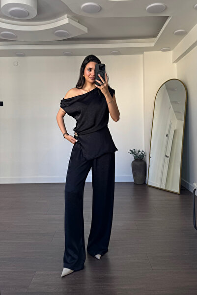 Grtrend Broş Detaylı Degaje Yaka Takım-Siyah