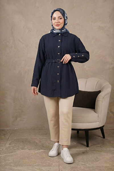 Tesettür Diyarı Κορέλ Τάνσελ Υφασμάτινο Πουκάμισο Τεσεττούρ με Ζώνη - Ναυτικό...