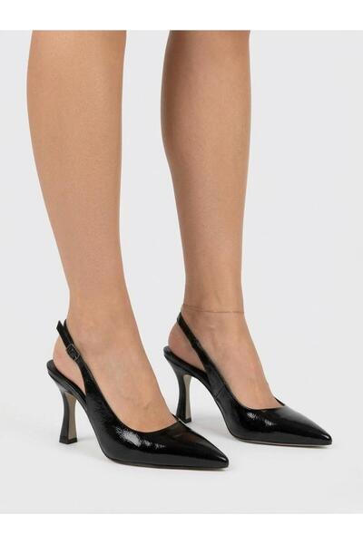 Pine Cone حذاء كلاسيكي بكعب مغلق من الأمام