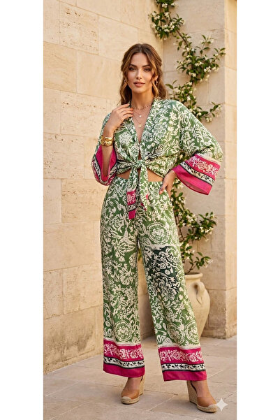 MODA Το μοντέλο Za.ra με δέσιμο μπροστά στο λαιμό, σε φούξια πράσινο, θα προσ...