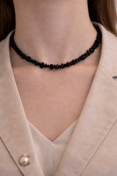 ZENAURA قلادة من حجر الأونيكس الطبيعي المكسور - قلادة نسائية أنيقة من حجر الأ...