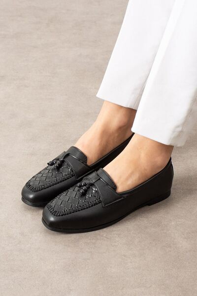 FUGA MODA حذاء نوفيرا أسود بخياطة شبكية مزينة بالخرز بشرّابات حذاء لوفر حذاء ...