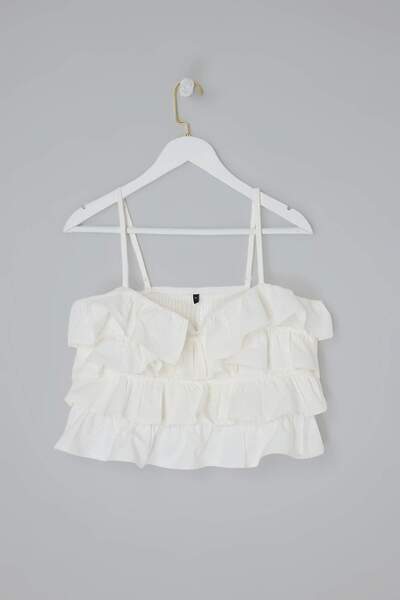 Trendyol Curve Ρούχα παραλίας Εκρού υφαντό βολάν Κοντή μπλούζα μεγάλου μεγέθο...