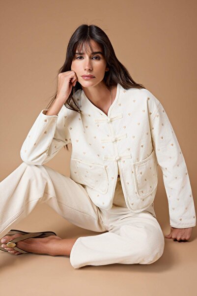Trendyol Collection Πιο βιώσιμο τζιν μπουφάν με κέντημα σε σχήμα καρδιάς και ...