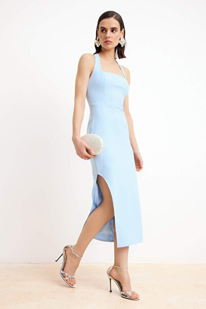 Trendyol Collection Ανοιχτό μπλε ίσιο φόρεμα που αγκαλιάζει το σώμα με λεπτομ...