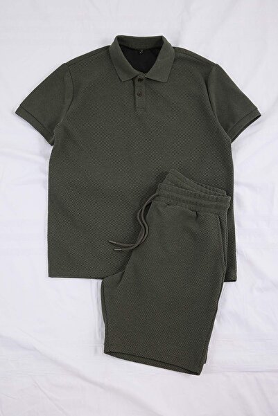 ترينديول كوليكشن طقم بدلة رياضية بياقة بولو وقصة عادية بنسيج كاكي TMNSS26EM00004