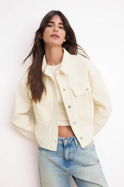 Trendyol Collection Μπεζ τζιν μπουφάν με λεπτομέρεια τσέπης, κανονική εφαρμογ...