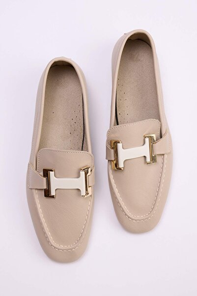 TRENDYOL SHOES Γυναικείο Loafer με λεπτομέρεια από μπεζ αγκράφα TAKSS26LA00009
