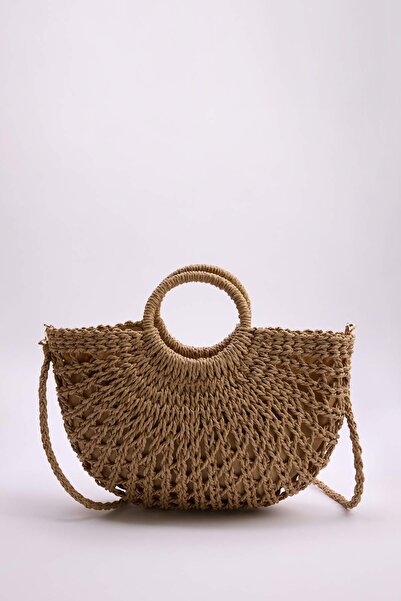 TRENDYOL SHOES حقيبة يد نسائية متوسطة الحجم من القش بلون الجمل TAKSS25OC00048