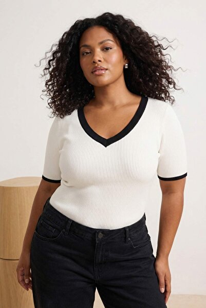 Trendyol Curve Εκρού Πλεκτή Μπλούζα με Καρδιόσχημο Λαιμόκοψη και Ειδικό Νήμα ...