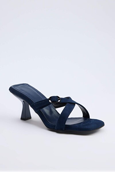TRENDYOL SHOES Γυναικείες παντόφλες με τακούνι 7 εκ. σε μπλε ναυτικό χρώμα με...