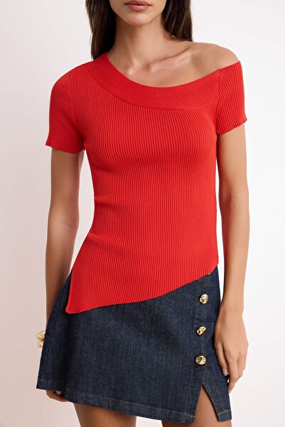 Trendyol Collection Bluză subțire din tricotaj roșu cu decolteu asimetric TWO...