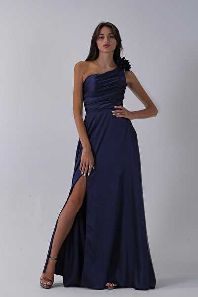 Feminist Tek Omuz Çiçek Detaylı Saten Yırtmaçlı Abiye Lacivert 0801041