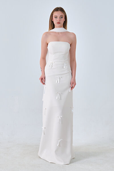 Feminist Üzeri Fiyonk İşlemeli Kuşak Detaylı Straplez Abiye Beyaz 0801170