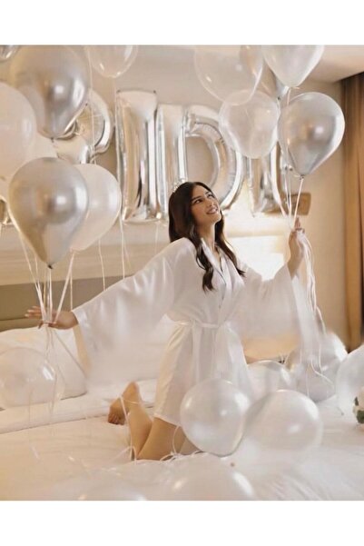 NUİTAMORE Short Satin White Dressing Gown.