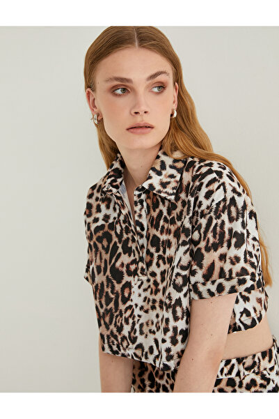 Koton Kurzärmliges Oversize-Crop-Shirt mit Leopardenmuster