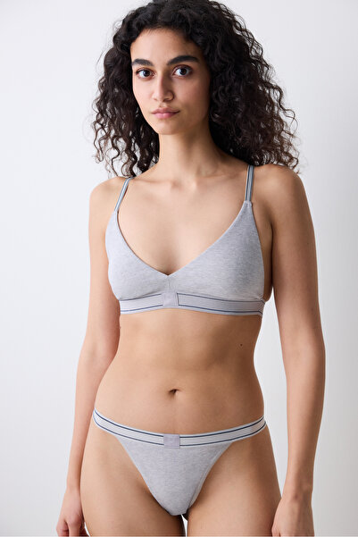 Penti Uklonjivi mekani trokutasti grudnjak s podstavom u sivoj boji