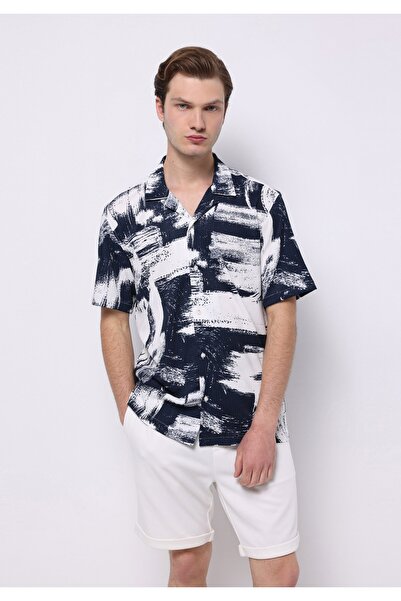 Colin's قميص رجالي ذو قصة عادية وياقة مطبوعة بدون جيوب بأكمام قصيرة باللون ال...