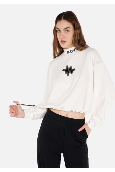 Colin's Normal Kesim Yarım Balıkçı Yaka Beyaz Kadın Uzun Kol Tişört Cl1070457