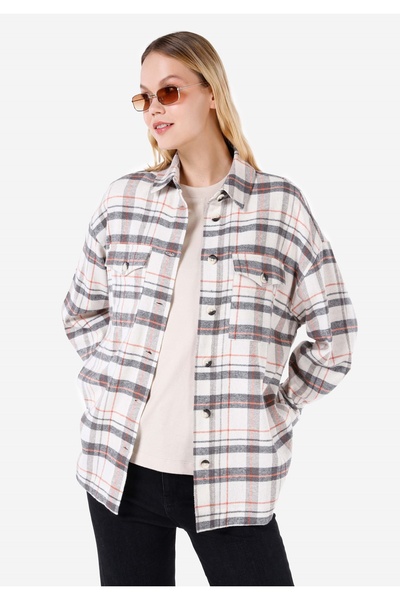 Colin's قميص نسائي أبيض بأكمام طويلة ذو قصة عادية بجيوب قماش منقش لي