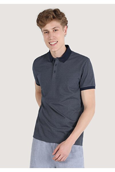 Colin's تي شيرت جاكار بياقة بولو بقصة عادية للرجال باللون الأزرق الداكن وأكما...