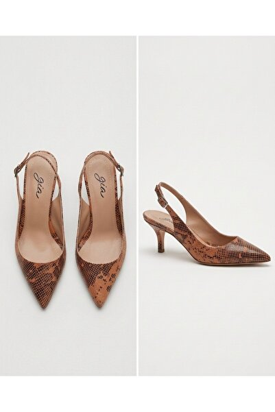 GİAccs. مجموعة من قطعتين من الكعب العالي المزخرف بنسيج مخملي