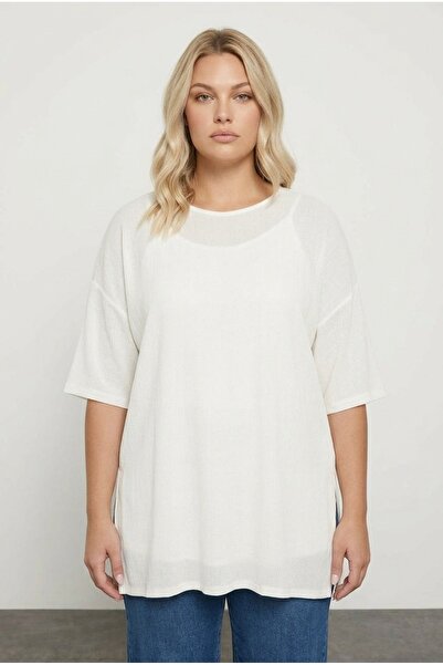 Stil Diva بلوزة مبطنة بأكمام قصيرة ورقبة دائرية مقاس كبير مع فتحات جانبية 303434