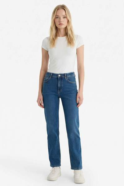 DeFacto Γυναικείο τζιν παντελόνι Comfort Straight Normal Waist μέχρι τον αστρ...