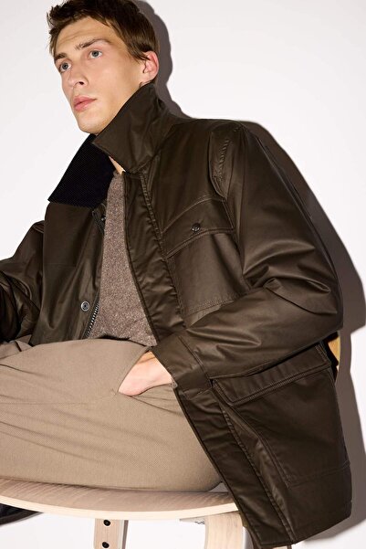 DeFacto Relax Fit Rahat Kalıp Polo Yaka Kadife Yakalı İç Cep Detaylı Mevsimli...