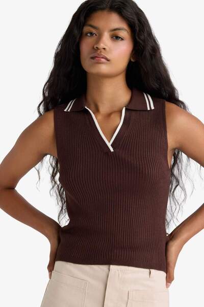 DeFacto Figurbetontes Trikot-Unterhemd mit Polokragen F7770AX25AU