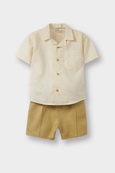 DeFacto طقم من قطعتين من القميص القطني بأكمام قصيرة وشورت للأطفال الأولاد E90...