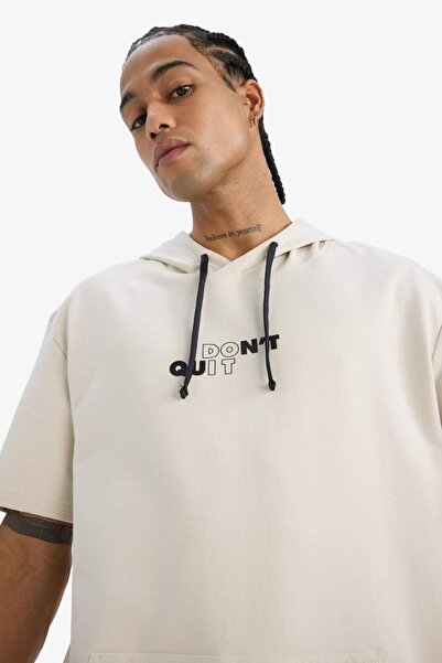 DeFacto Αθλητικό κοντομάνικο μπλουζάκι με στάμπα και κουκούλα Standard Fit D8...