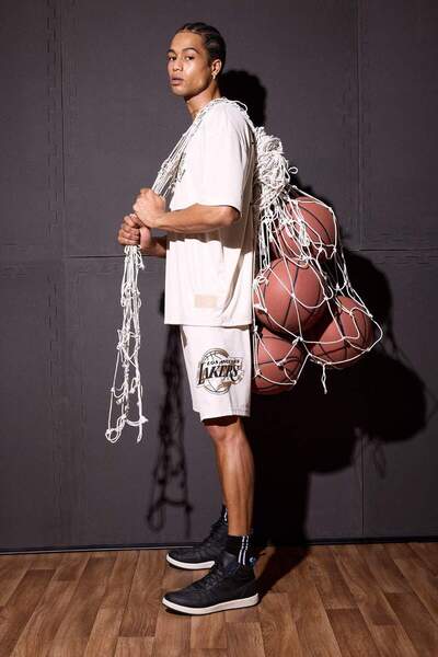 DeFacto NBA Los Angeles Lakers Standart Fit Kısa Paça Şort E0368AX25SP