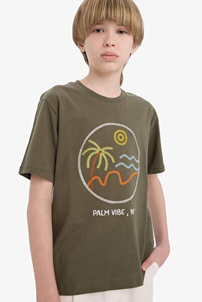 DeFacto تي شيرت للأولاد بأكمام قصيرة وياقة دائرية مطرزة E0964A825SM