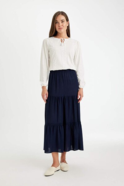 DeFacto تنورة طويلة من الفسكوز المجعد باللون الأسود بخصر مطاطي مقاس عادي D550...