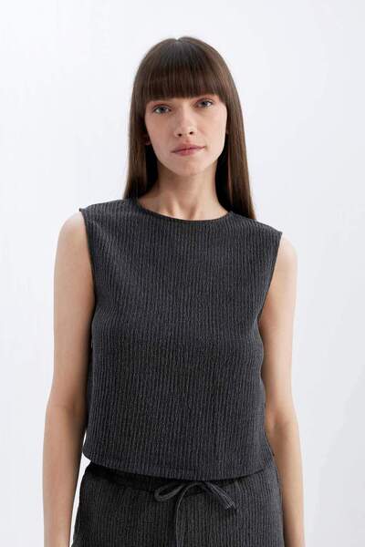 DeFacto Стандартен потник с кръгло деколте, обикновен обикновен потник D1523A...