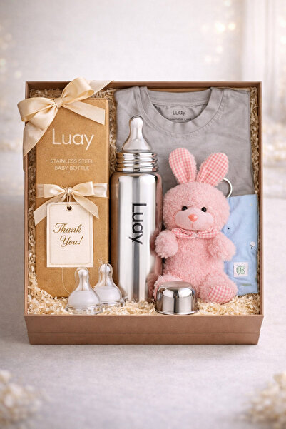 luay مجموعة هدايا فاخرة تحتوي على بدلة أطفال، زجاجة رضاعة، مريلة أطفال، ودبدو...