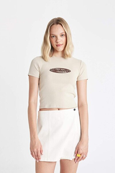 DeFacto Bedrucktes, geripptes Kurzarm-T-Shirt mit Rundhalsausschnitt D1985ax24sm